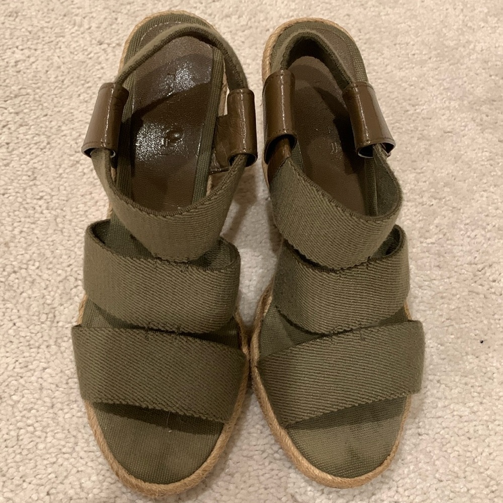 Tahari wedges
